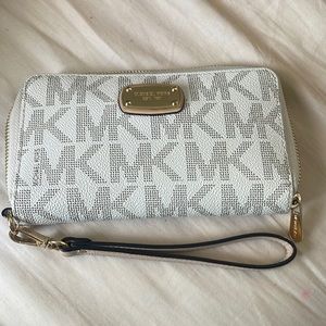 Michael Kors wristlet